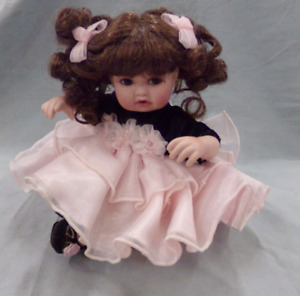 2009 Marie Osmond Adora Belle Tiny Tots Doll Dark Brown Hair Pink & Black Dress