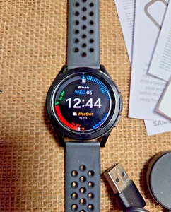 Samsung Galaxy Watch 4 Classic 42mm SM-R880 WiFi - Picture 1 of 2
