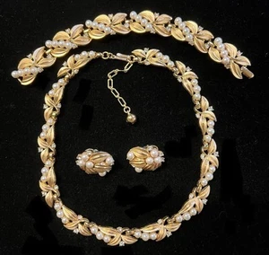 Vintage Crown Trifari Necklace Earrings Bracelet Rhinestone Faux Pearl Set—-773 - Picture 1 of 8