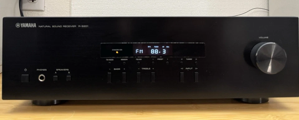 YAMAHA R-S201 100W NATURAL SOUND RECEIVER  STEREO AM/FM TUNER - MINT! READ - Image 1 of 4