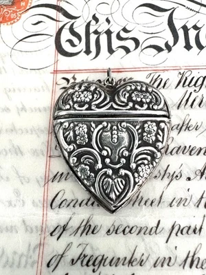 Antiguo colgante de estuche Vesta seguro con corazón de ley 925 Foto 1 de 4