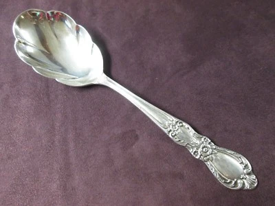 Cuchara para servir o bayas Heritage 1953 Rogers MCM plateada sin monograma Foto 1 de 4