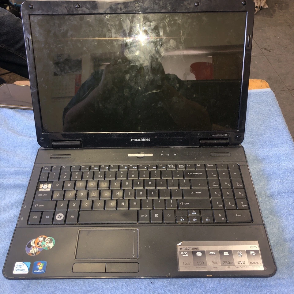 Emachines Black Laptop E525 KAWF0  Selling Parts Or Repair - Image 1 of 4