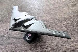 USAF B2 Northrop Grumman Spirit Metal Model Aircraft 1:200 scale NEW - Picture 1 of 19