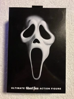 Figura de acción NECA Reel Toys Scream Ghostface Ultimate Ghost Face caja dañada Foto 1 de 4