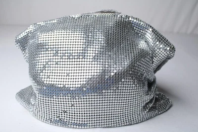 Bolso de hombro para mujer Urban Outfitters Gaia cota de malla CG2 plateado talla única Foto 1 de 4