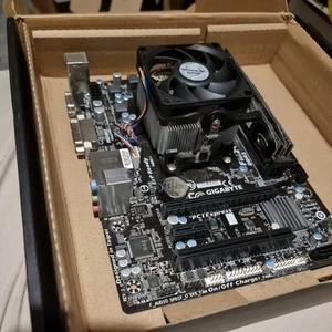 Gigabyte GA-F2A55M-HD2 FM2/FM2+ Motherboard + AMD A8-6600 + 12GB DDR3 RAM - Photo 1/7