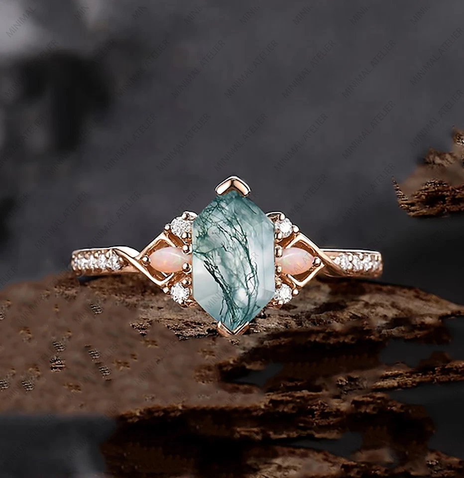 Anillo de boda único corte hexagonal musgo ágata, ópalo y diamante Art Deco media eternidad Foto 1 de 4
