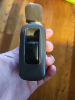 1994-1995 Kia Sportage Passengers Side Power Window  Switch - Image 1 of 4