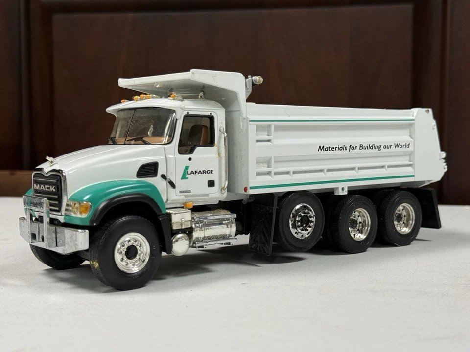 2002 First Gear Mack caminhão basculante escala 1:34 - Materiais de construção Lagarge - EUA - Imagem 1 de 4