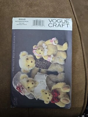 VOGUE #8958 - 9½" & 13" VOGUE BEAR FAMILY & ACCESSORIES PATTERN FF By Linda Carr - Image 1 of 4