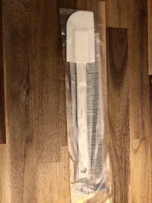 Pampered Chef Classic Scraper #1650 New 11 Inches Spatula Silicone Head DW Safe - Image 1 of 3