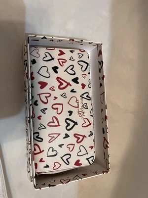 Cartera Kate Spade Scribble Hearts Staci pergamino cremallera alrededor continental Foto 1 de 4