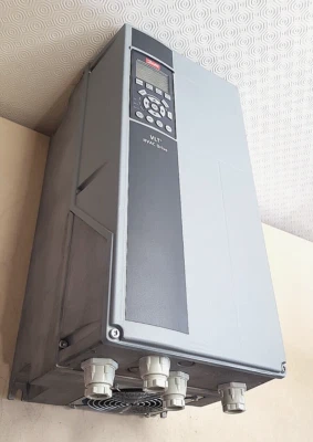 DANFOSS FC-102P11KT4P55H3XGX1XXSXXXXAXBXCXXXXDX Convertisseur de Fréquence  #125 - Bild 1 von 4