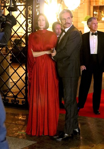 ABITO PLISSETTATO DRAPPEGGIATO EFFETTO MANTELLO ROSSO CREMISI VALENTINO RUNWAY IT 38