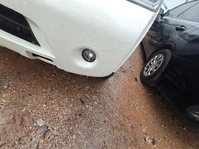 Luz de conducción usada se adapta a: Nissan Armada 2015 parachoques antiniebla montado grado A Foto 1 de 4