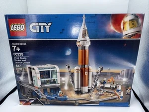 Lego City 60228 Deep Space Rocket & Launch Control New Sealed Box Creased - Picture 1 of 6