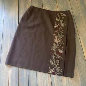 Falda midi Ann Taylor LOFT Petite mezcla de lana marrón floral bordada 8P (UU) - Imagen 1 de 7