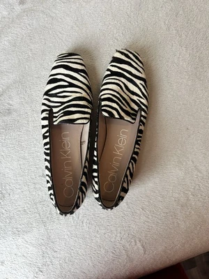 Mocasines para mujer Calvin Klein cebra talla 10 Foto 1 de 3