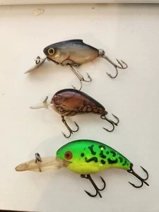LOT OF 3 CRANKBAITS FISHING LURES - Picture 1 of 7