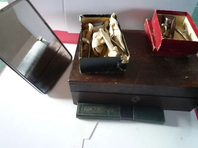 ancien miroir de barbier coiffeur et  divers accessoires coupe chou tondeuse.... - Photo 1/4