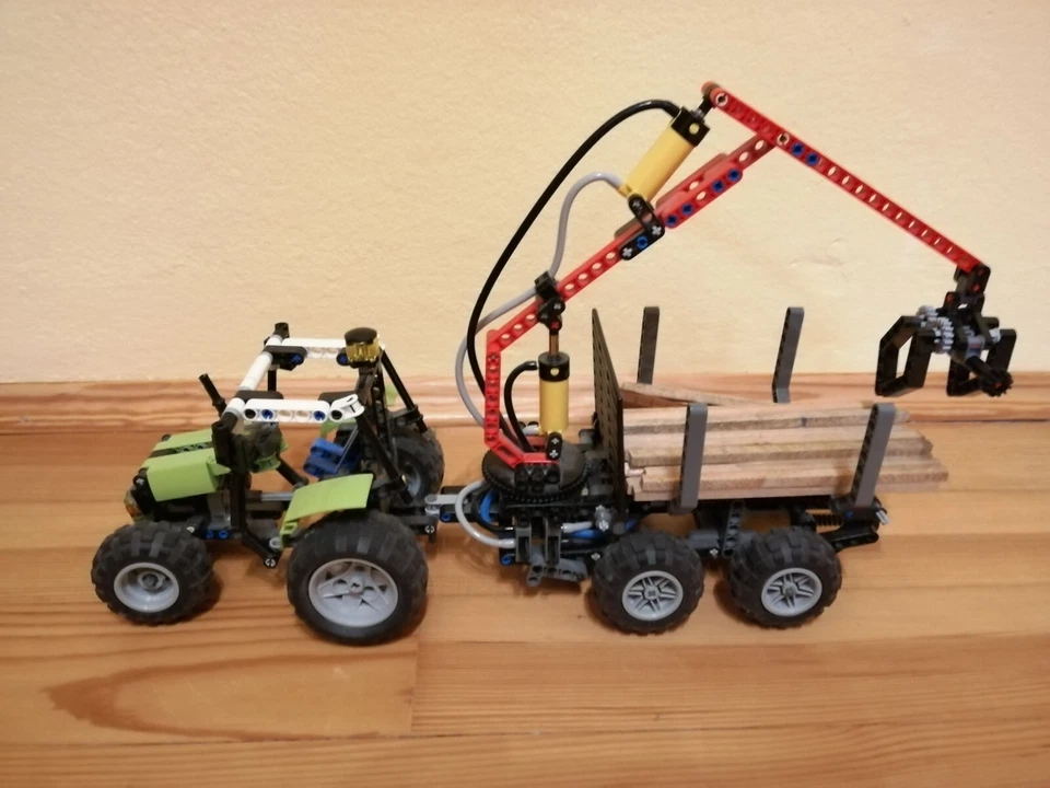 Lego Technic 8049 Traktor mit Forstkran und Anleitung vorhanden - Bild 1 von 1