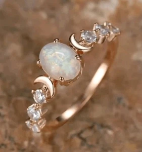 Neu ohne Etikett schöner simulierter weißer Feueropal Ring Größe 8 - Bild 1 von 5