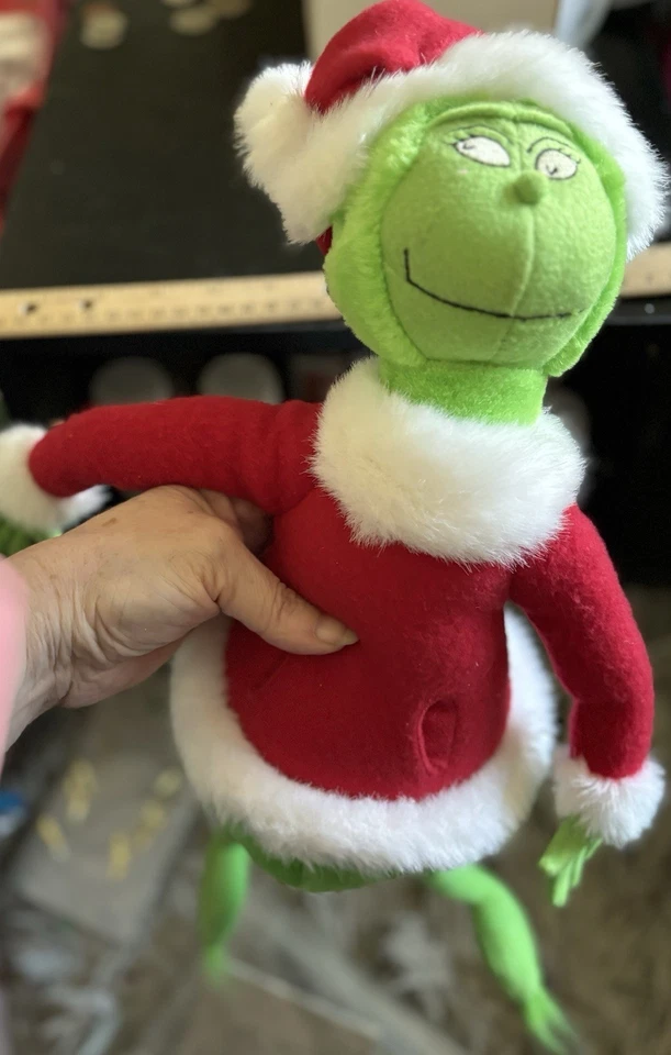 Плюшевая игрушка-гринч Hallmark Dr. Dr. Suess 16 дюймов в рождественском костюме Санты с карманами - Изображение 1 из 3