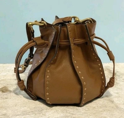 Rebecca Minkoff кожаная сумочка ведро сумка с заклепками нанин коричневый через плечо маленький - Изображение 1 из 4