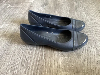 Crocs Womens Size 8 Gray Shiny Cap Toe Casual Slip On Shoes Ballet Flats 12300 - Image 1 of 4