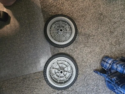 push mower drive wheels MTD 04018C - Image 1 of 3