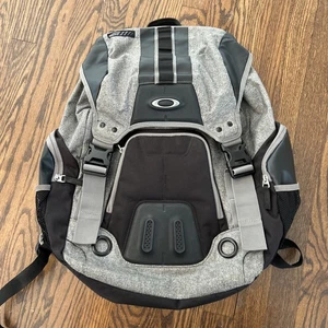 Oakley Gearbox LX Plus Backpack Dark Grey Herringbone Flip Top - Picture 1 of 14