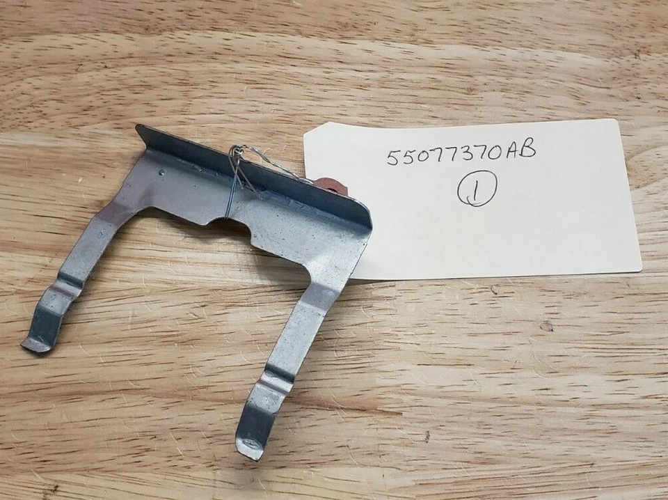 NEW 2003-2018 Dodge Ram 1500-3500 Rear License Plate CLIP, OEM Mopar - Изображение 1 из 1