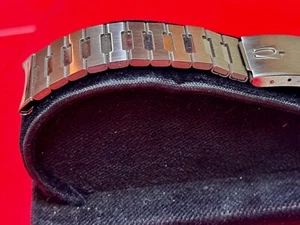 Correa de reloj Bulova Accutron de eslabones planos vintage de acero satinado años 70 para fundas de cojines - Imagen 1 de 11