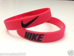 Pulsera de goma de silicona con correa deportiva Nike roja/negra - Imagen 1 de 2