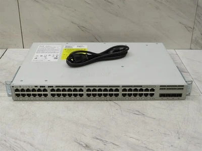Conmutador de 48 puertos PoE+ Cisco C9200L-48P-4G-E Catalyst 9200L -4x1G Foto 1 de 4