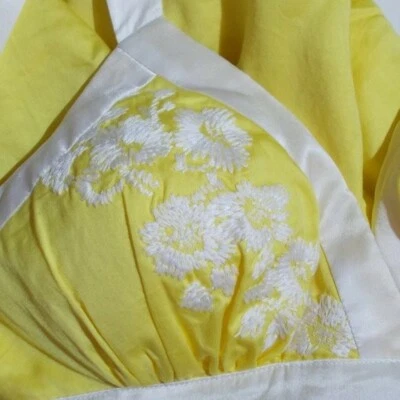 RARO Top Bebe Talla S Algodón/Seda Bordado Color Amarillo Precio de venta sugerido por el fabricante: $89.00 Usado en Excelente Condición Foto 1 de 4