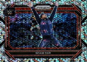 Panini Prizm WWE 2023 - Disco debajo de la tarjeta paralelo #37 Noam Dar - Imagen 1 de 2