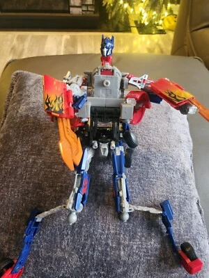 Semirremolque Transformers OPTIMUS PRIME llamas Hasbro de 10 a 15 pulgadas de alto.  Foto 1 de 4
