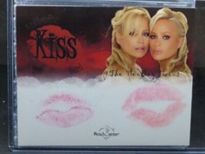 2005 Benchwarmer The Bentley Twins Sandy & Mandy Authentic Dual Kiss Card #2