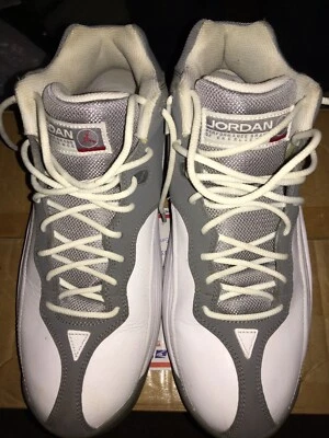 ¡Zapatos de baloncesto Michael Jordan NIKE Jumpman Team 1 blancos rojos grises para hombre talla 8! Foto 1 de 4