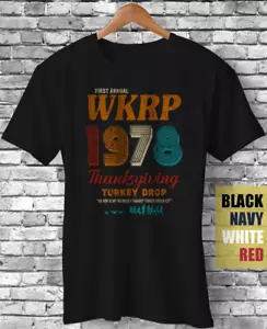 Primera Camiseta Anual WKRP 1978 Acción de Gracias Gota de Pavo Vintage Cincinnati Regalo - Imagen 1 de 5