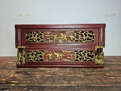 Antiguo cofre chino de madera tallada roja y dorada Foto 1 de 4