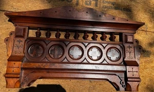 Atq Beautiful Carved Walnut Wood Pediment Salvage Mantel Buffet Original 39.25” - Imagen 1 de 11