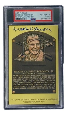 Brooks Robinson Signed 4x6 Baltimore Orioles HOF Plaque Card PSA/DNA 85025719 - Image 1 of 4