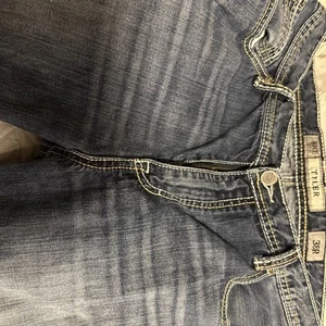BKE Buckle Jeans Tyler Straight Leg Denim Mens 38R Whiskers Thick Stitch (38x32) - Picture 1 of 9