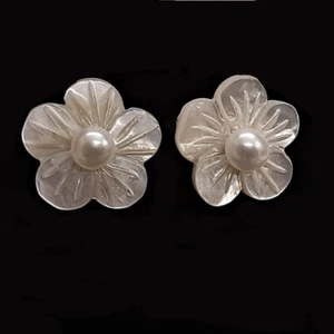 Mother of Pearl Flower Earrings, Cultured Pearls and 925 Sterling Silver + Case - Picture 1 of 5