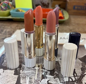4 Lápices Labiales Completos De Colección Estee Lauder Blanco Azul Tubo Todo el Día Rosa Palo de Rosa - Imagen 1 de 4