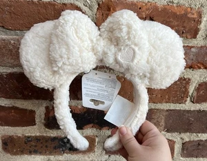 Disney Parks 2025 White Sherpa Heart Minnie Mouse Ears Headband NEW - Picture 1 of 2