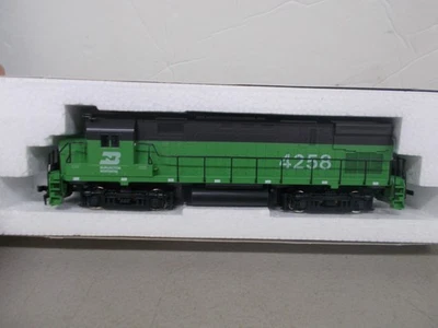 ATLAS / KATO ~ BURLINGTON NORTHERN C-425 POWERED LOCOMOTIVE # 4258~ HO SCALE - Image 1 of 4